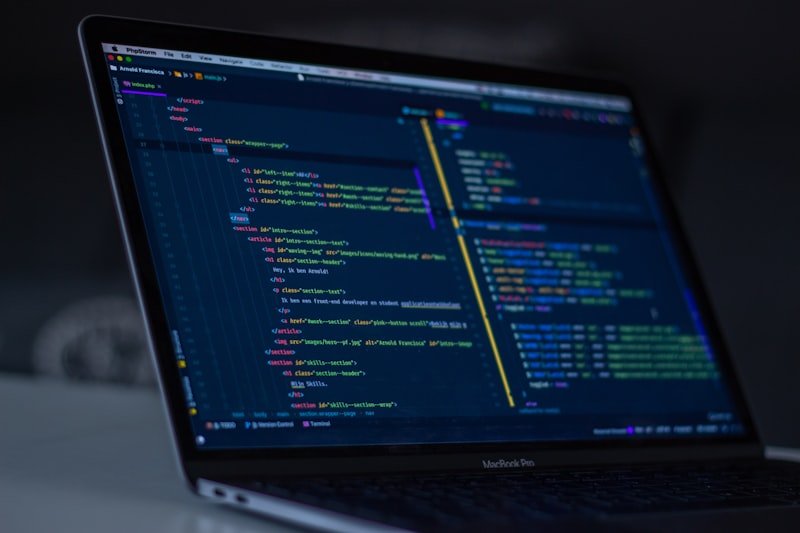 Implementação de Schema.org em JSON-LD para GEO: código estruturado que conecta entidade verificável ao grafo de conhecimento das IAs — johnnytelles.com.br